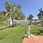 Pineview Terrace And Pool Apartman