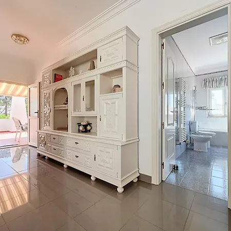 Pineview Terrace And Pool 오양