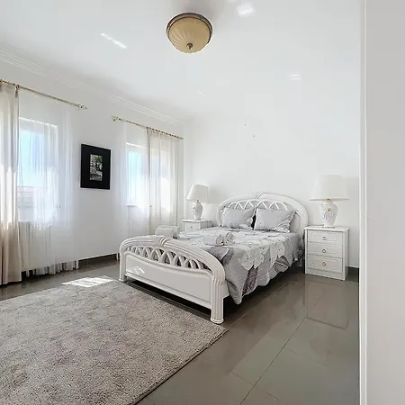 Pineview Terrace And Pool Olhão